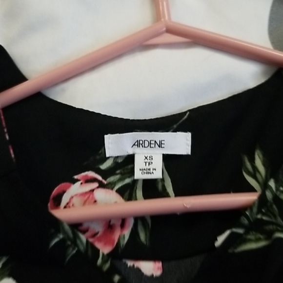 Floral top with sinched elastic waist - Picture 3 of 6